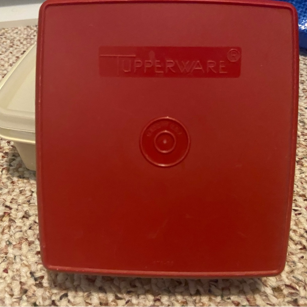 Various Vintage Tupperware Containers, square and pie - Picture 11 of 14